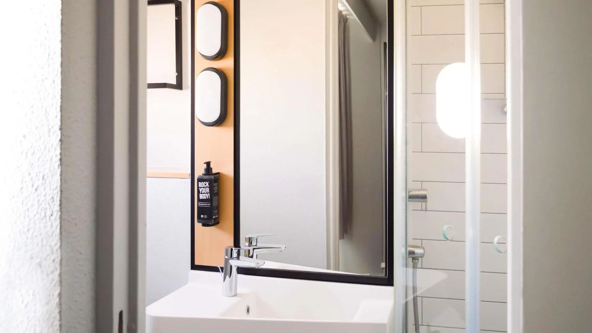 Ibis Paris Tour Eiffel Cambronne 15Eme Hotel
